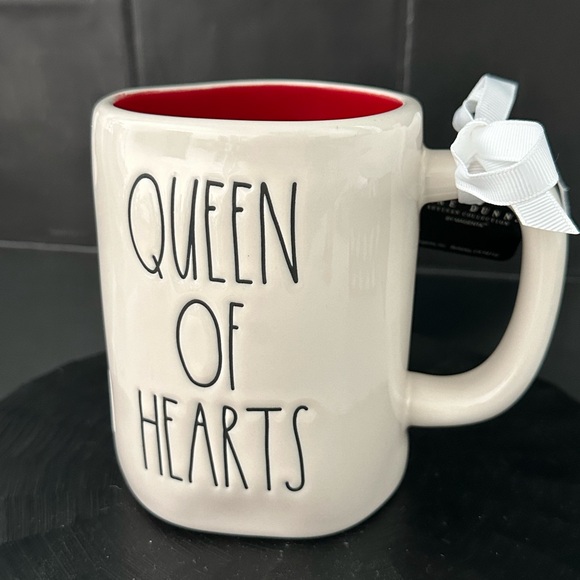 Rae Dunn•Queen of Hearts❤️Mug - Picture 2 of 4